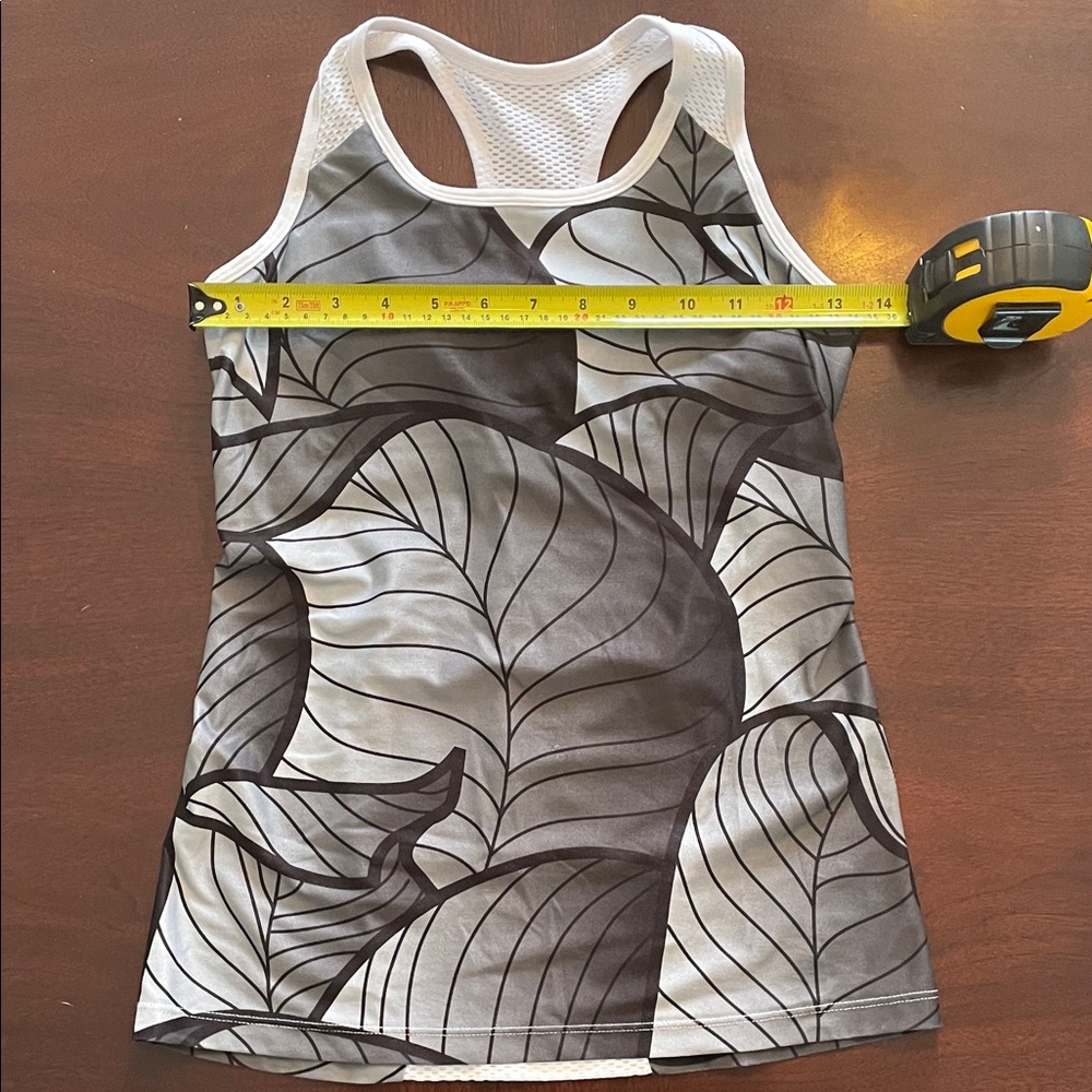 SUGOI Women’s Sz XS Black and White Leaf Pattern Tank Top - Picture 6 of 8
